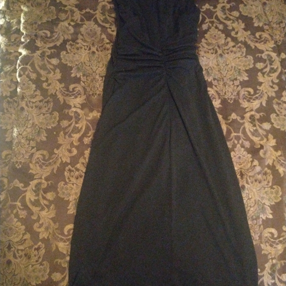 A black dress - Picture 3 of 3